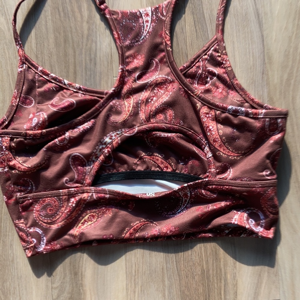 3/$15 SO top sporty scoop neck paisley print top shelf bra & cut out boho casual - Picture 9 of 14